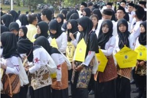 Ribuan Calon Mahasiswa Uniku Jalani Ospek